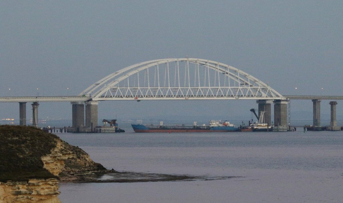 Rusija teigia buvusi priversta panaudoti ginklus prieš Ukrainos laivus 