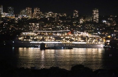 Carnival Spirit kruizinis laivas Sidnėjaus įlankoje