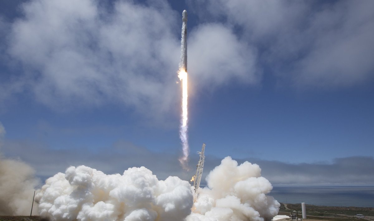 „SpaceX“ raketa iškėlė palydovus
