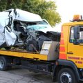 Mikroautobuso ir sunkvežimio susidūrimas magistralėje Vilnius-Kaunas-Klaipėda: sužaloti vairuotojas ir nepilnametis keleivis