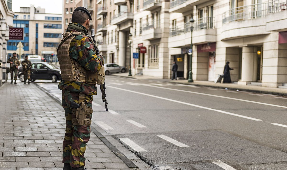 Soldiers guarding hotel in Brussels Photo Ludo Segers