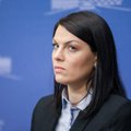Ministrui stojus ginti Kazėnienę, ji išreiškė nuomonę apie pasitraukimą