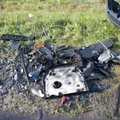 Į avariją kelyje Vilnius-Klaipėda išskubėjo tarnybos: apvirtusiame automobilyje prispaustas žmogus
