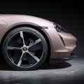 „Porsche“ pristato naują „Taycan“ versiją: galiniai varantys ratai ir du akumuliatorių pasirinkimai