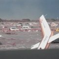 Paskelbti nauji filmuoti kadrai, kaip Japonijoje cunamis siaubia oro uostą