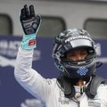 N. Rosbergo „hattrick'as“ – pralenkė L. Hamiltoną ir Japonijoje startuos pirmas