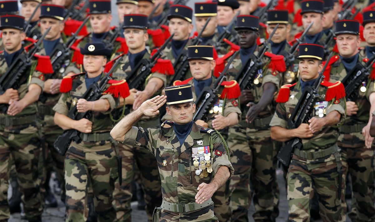 Prancūzija surengė kasmetinį karinį paradą, minint Bastilijos paėmimo dieną