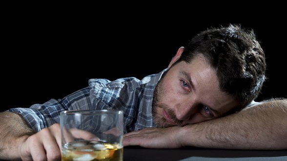 7 priežastys, kodėl alkoholį galima laikyti pavojingiausiu iš visų svaigalų