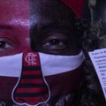 Futbolo sirgaliai su kaukėmis sugrįžta stebėti Brazilijos futbolo taurės varžybų