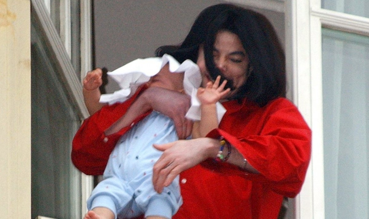 Michaelas Jacksonas su sūnumi