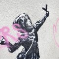 Vandalai sugadino garsiojo Banksy kūrinį Anglijoje
