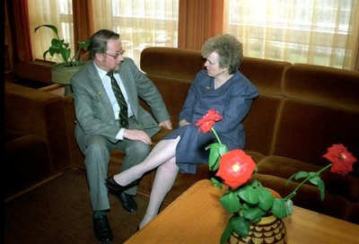 Vilnius, 1990 m. kovo 4 d. (ELTA). Lietuvos Respublikos Aukščiausiosios Tarybos pirmininkas Vytautas Landsbergis kalbasi su Ministre Pirmininke Kazimira Danute Prunskiene.