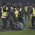 Indonezijoje dėl tragedijos stadione tiriami policijos pareigūnų veiksmai