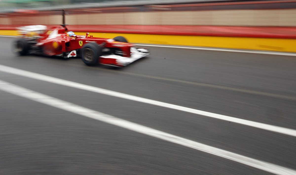 Fernando Alonso su "Ferrari" Mudželo trasoje