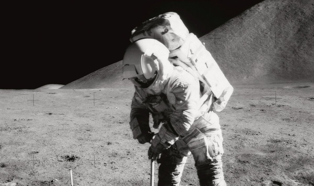 Astronautas Jamesas Irwinas Mėnulyje 1971 metais