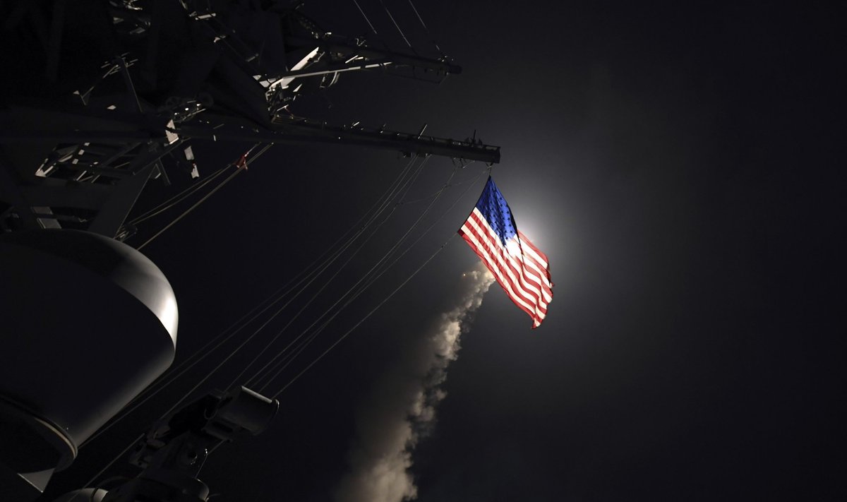 US missiles fly to Syria