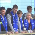 Seimas grįžo prie trijų darbiečių neliečiamybės naikinimo: baltos pirštinės prieš mėlynus šalikus