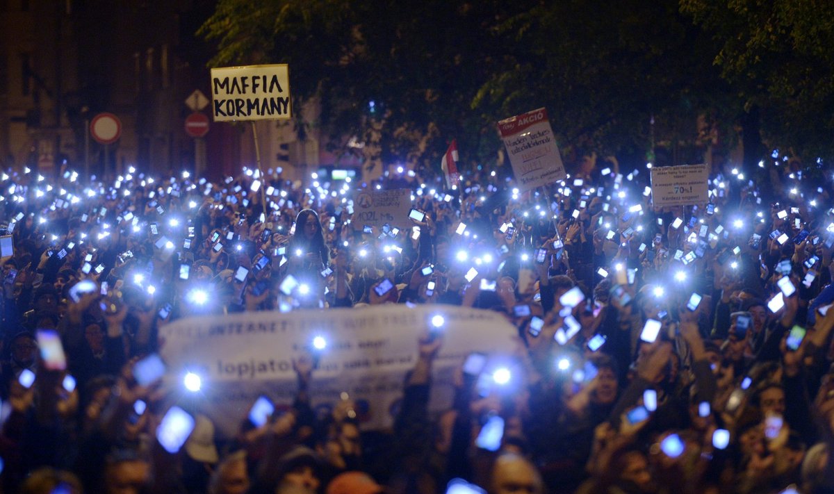 Protestai prieš interneto apmokestinimą Vengrijoje
