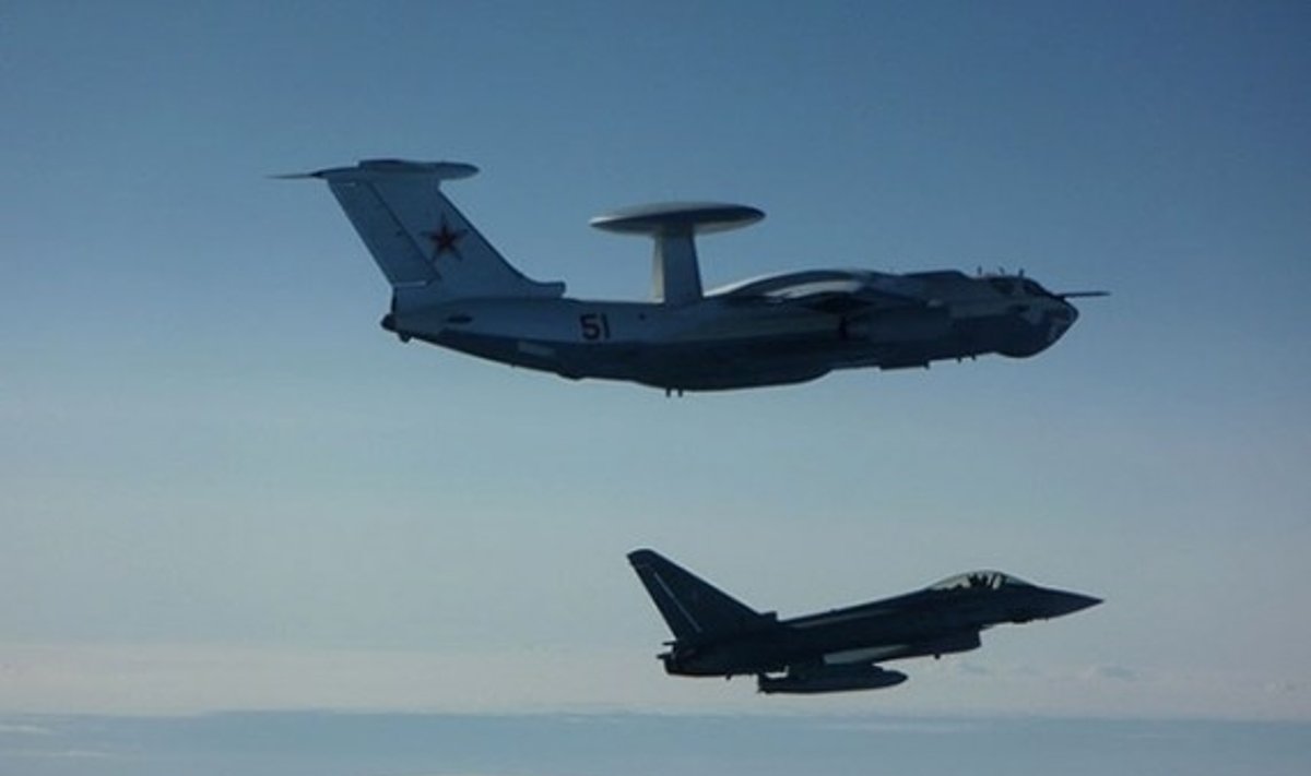 Baltijos oro erdvę saugantys NATO naikintuvai palydėjo rusų karo lėktuvą