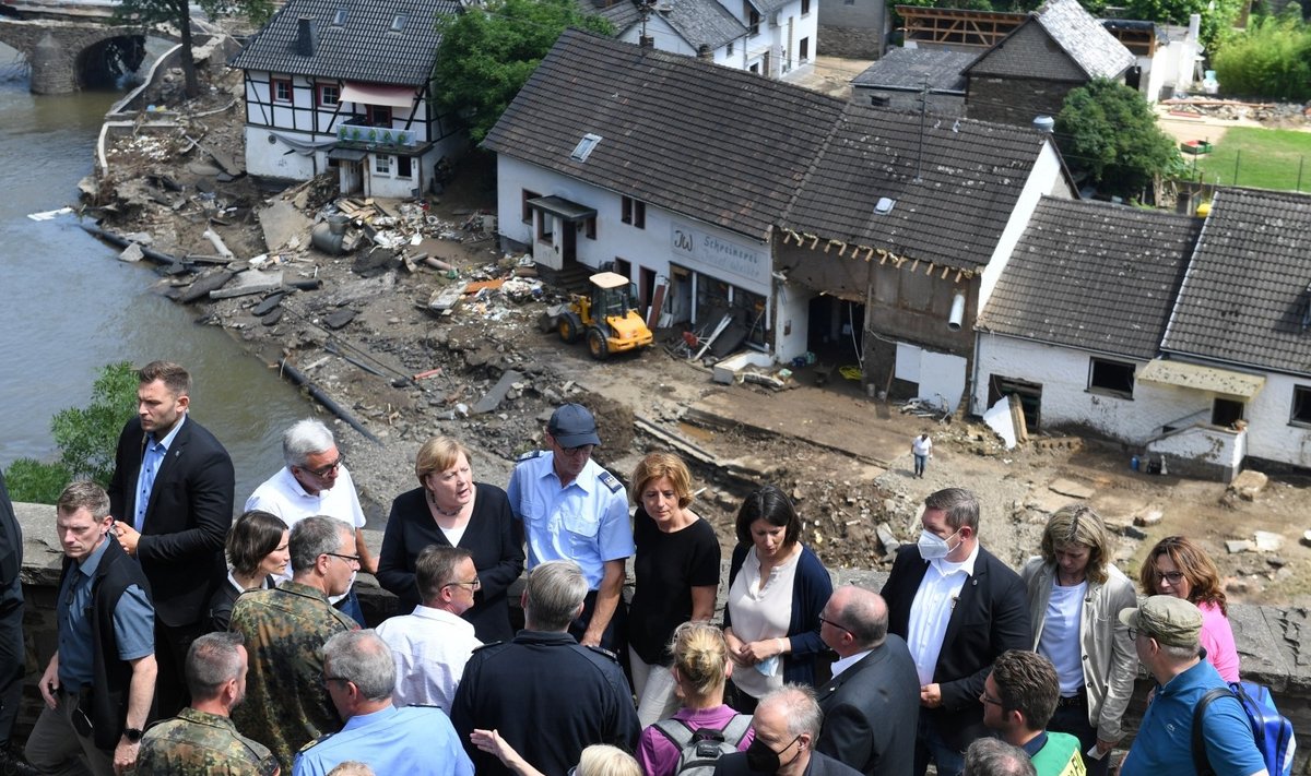 Vakarų Europoje potvyniams pareikalavus 183 gyvybių, Merkel aplankė nuniokotą regioną 