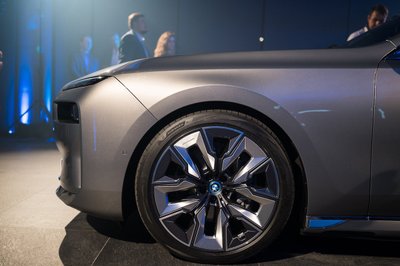 BMW i7