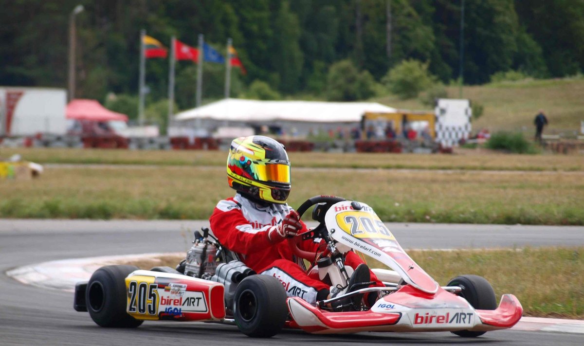 "Lenktynių linija" lydė asfaltą kartingo čempionate Aukštadvaryje