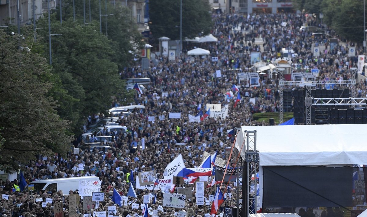 Tūkstančiai protestuotojų dalyvavo naujuose mitinguose prieš Čekijos vyriausybę