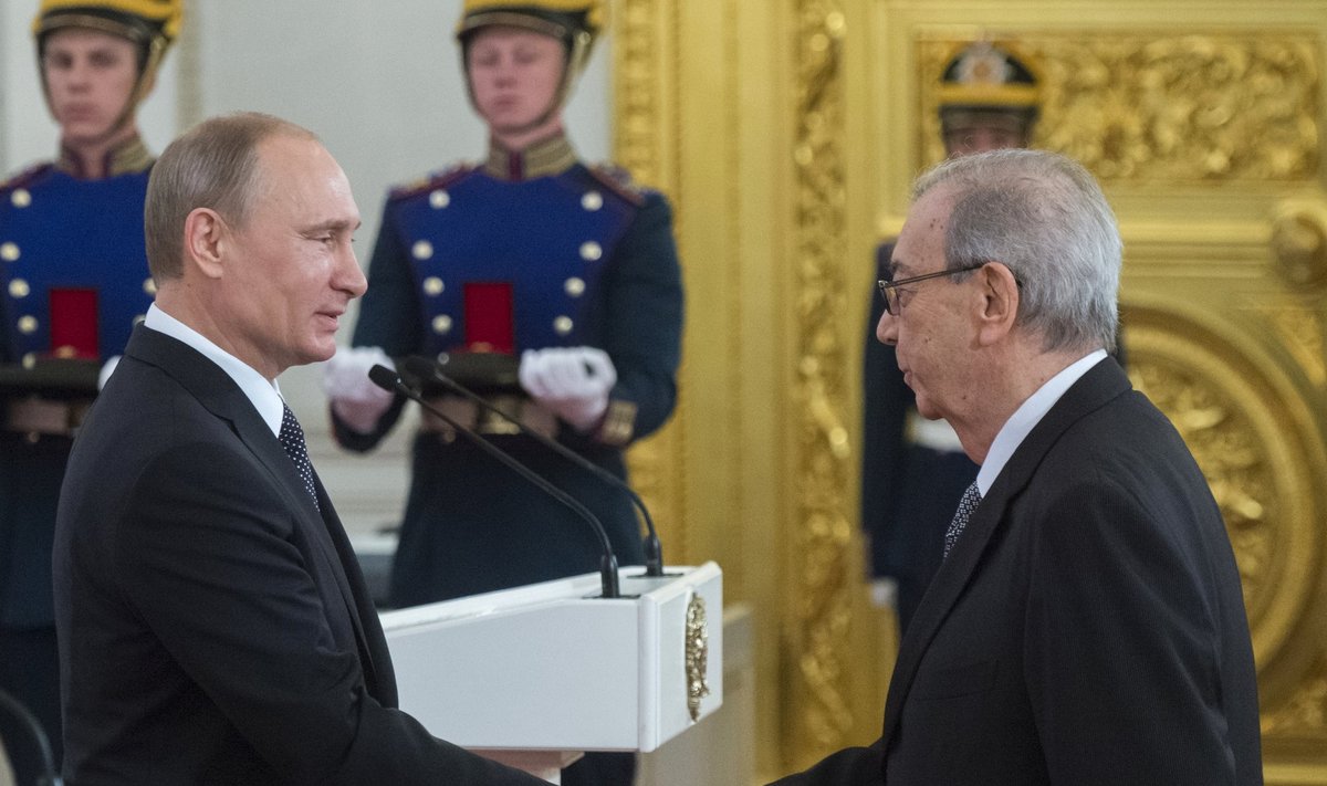 Yevgeny Primakov with Vladimir Putin