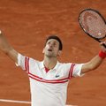 Džokovičius įspūdingu finišu sustabdė Nadalį ir įsiveržė į „Roland Garros“ finalą