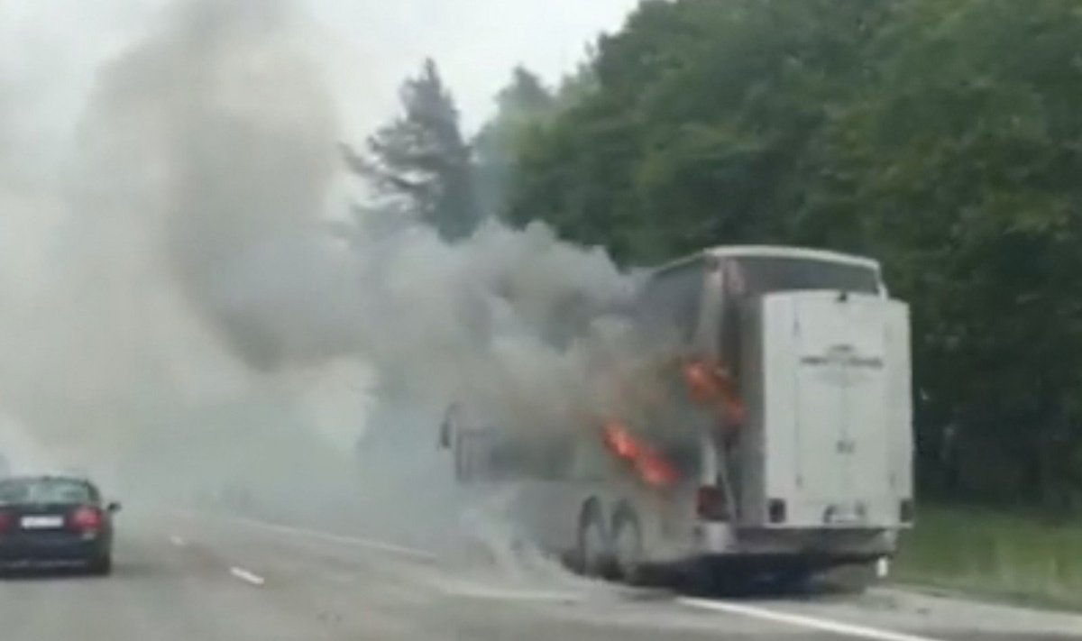Autobuso gaisras (asociatyvi nuotrauka)