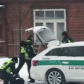 Liudininkai Joniškyje nufilmavo policijos sulaikytą sužeistą bėglį