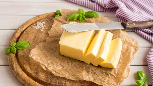 Sviestas ar margarinas? Dietistė pataria: ką geriausia tepti ant duonos, ant ko sveikiausia kepti ir kaip nesuklysti renkantis paros dozę