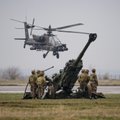 Lenkijos gynybos ministras: JAV armija iš savo atsargų perduos mums sraigtasparnių „Apache“