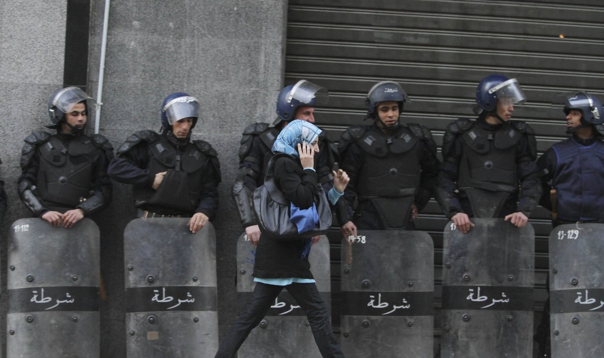 Alžyre pareigūnai ruošiasi gyventojų demonstracijoms