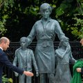 Trumpam pykčius pamiršę princai Williamas ir Harry atidengė savo motinos princesės Dianos statulą