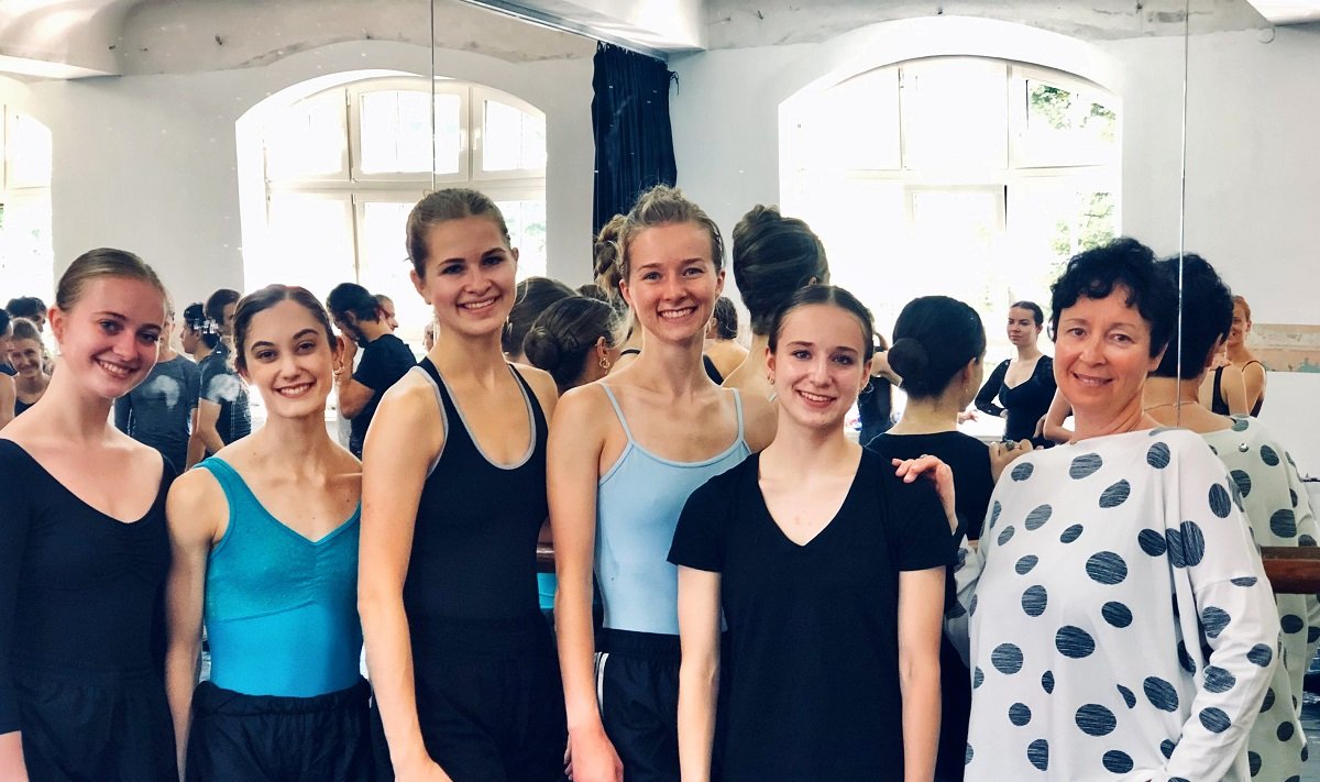 Penkios balerinos atvykusios su mokytoja E.Shipiatsky dalyvavo KVMT baleto trupės atrankose. 