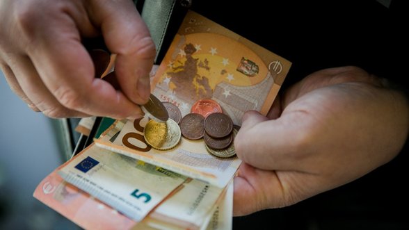 Atlyginimų laukę lietuviai nusivylė: kur dingo jų pinigai?
