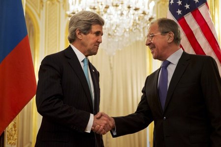 Johnas Kerry ir Sergejus Lavrovas susitinka dėl Ukrainos