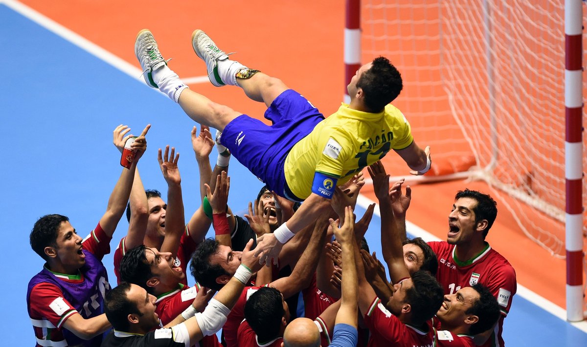 Irano futbolininkai po pergalės pagerbė karjerą baigiantį oponentą Falcao