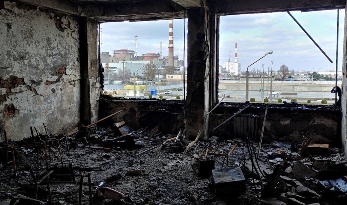 Vaizdas iš sugriauto pastato į Zaporožės AE