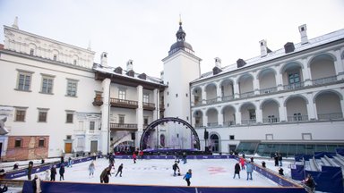 Pirmą kartą istorijoje Valdovų rūmai tapo kalėdine ledo čiuožykla: atidarymą sudrebino išskirtinis renginys