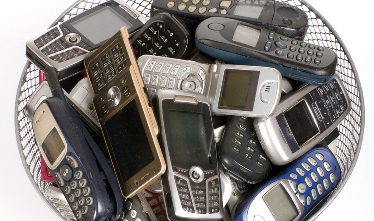 Vilniaus mokyklos galės varžytis, kuri surinks daugiau senų mobiliųjų telefonų