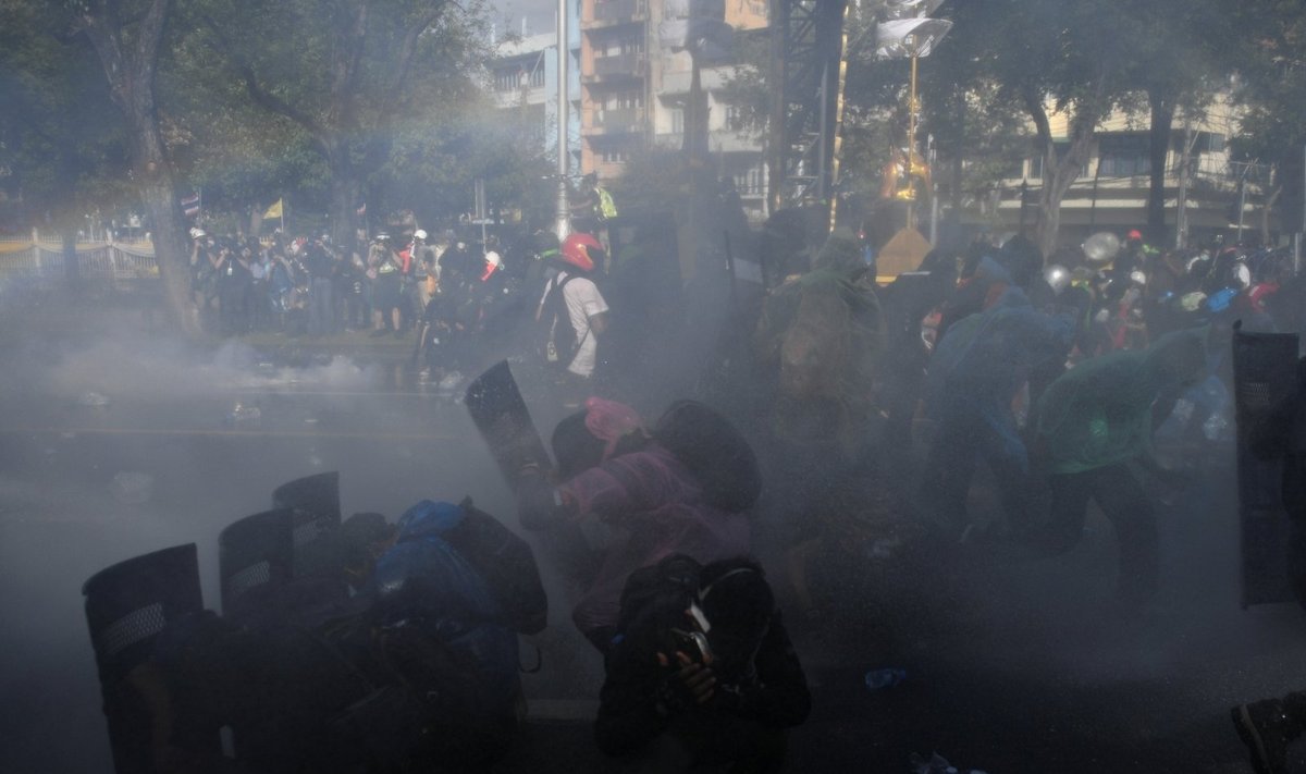 Tailando policija panaudojo gumines kulkas, ašarines dujas prieš protestuotojus