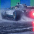 Pliaupiant lietui kvalifikaciją Vengrijoje laimėjo Hamiltonas