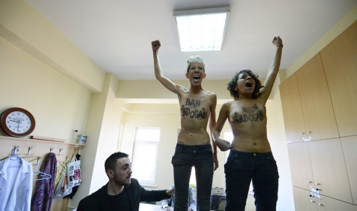 Femen aktyvistės protestuoja Turkijoje
