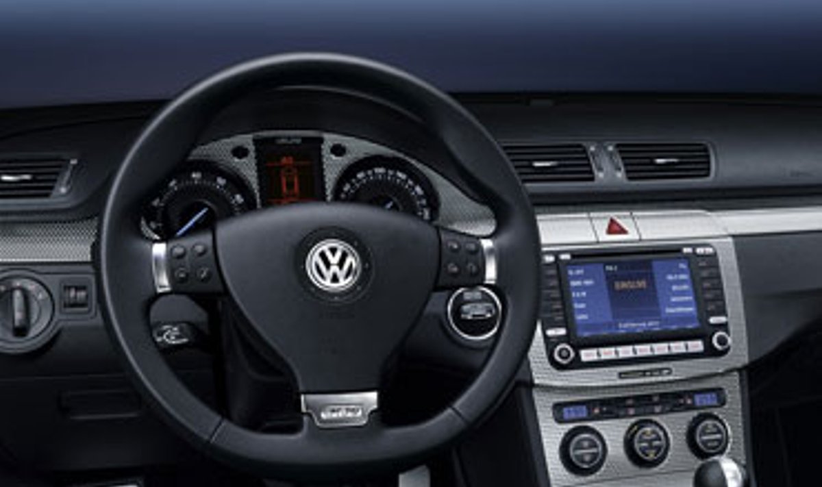"Volkswagen Passat R36" interjeras