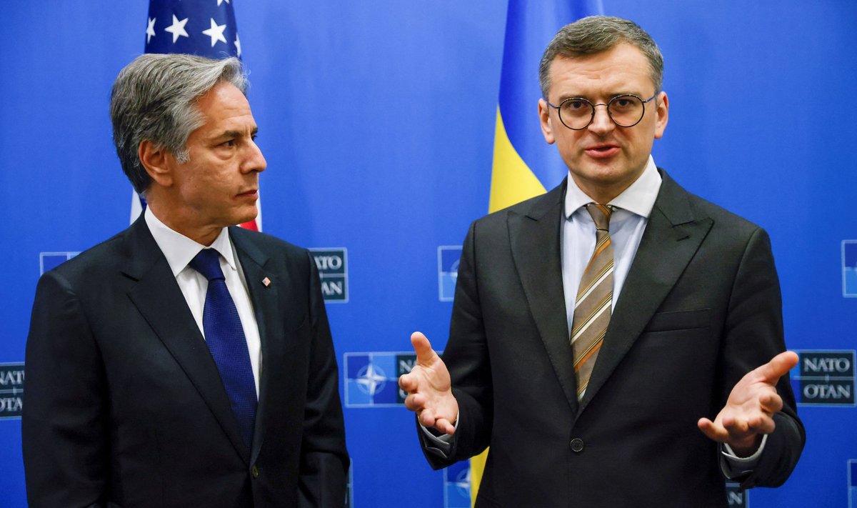 JAV valstybės sekretorius Antony Blinkenas ir Ukrainos užsienio reikalų ministras Dmytro Kuleba NATO būstinėje Briuselyje