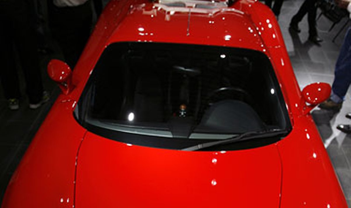 Mumbajuje eksponuojamas naujasis Porsche Carrera GT.