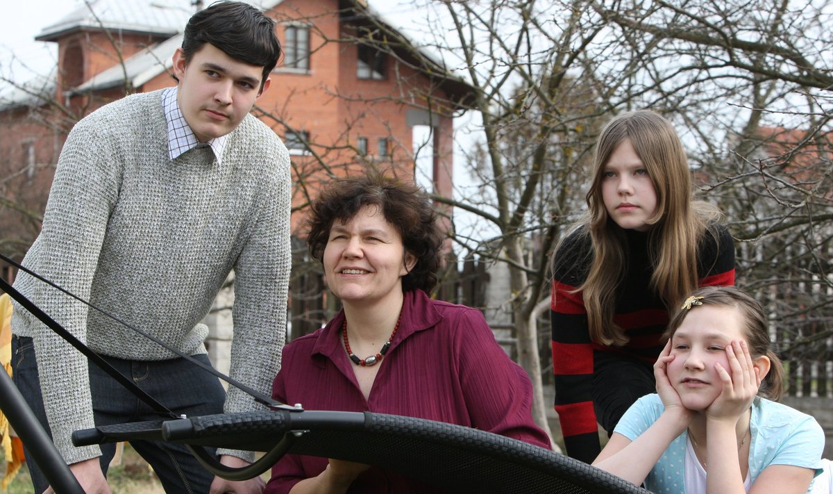 Laima Bloznelytė-Plėšnienė su šeima ("Valstiečių laikraščio" nuotr.)