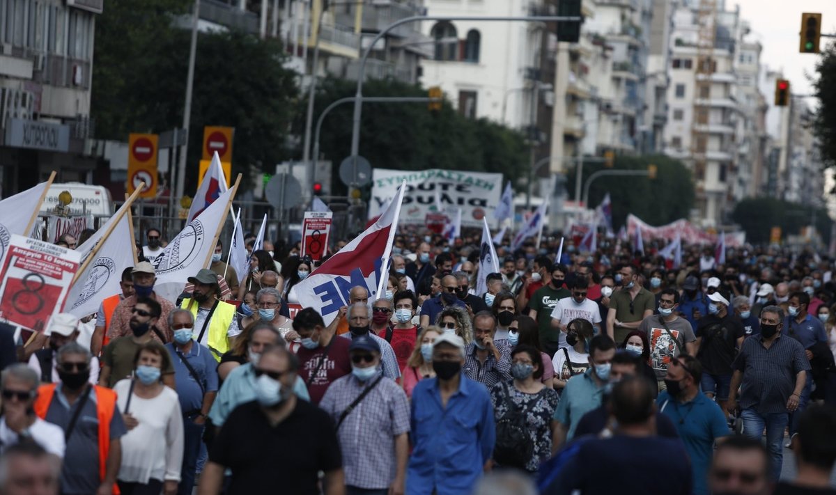 Graikiją vėl kausto streikai 